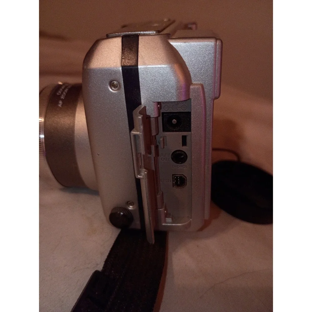 Olympus Camedia C-700 Ultra Zoom Digital Camera Silver 10x Optical Zoom Vintage